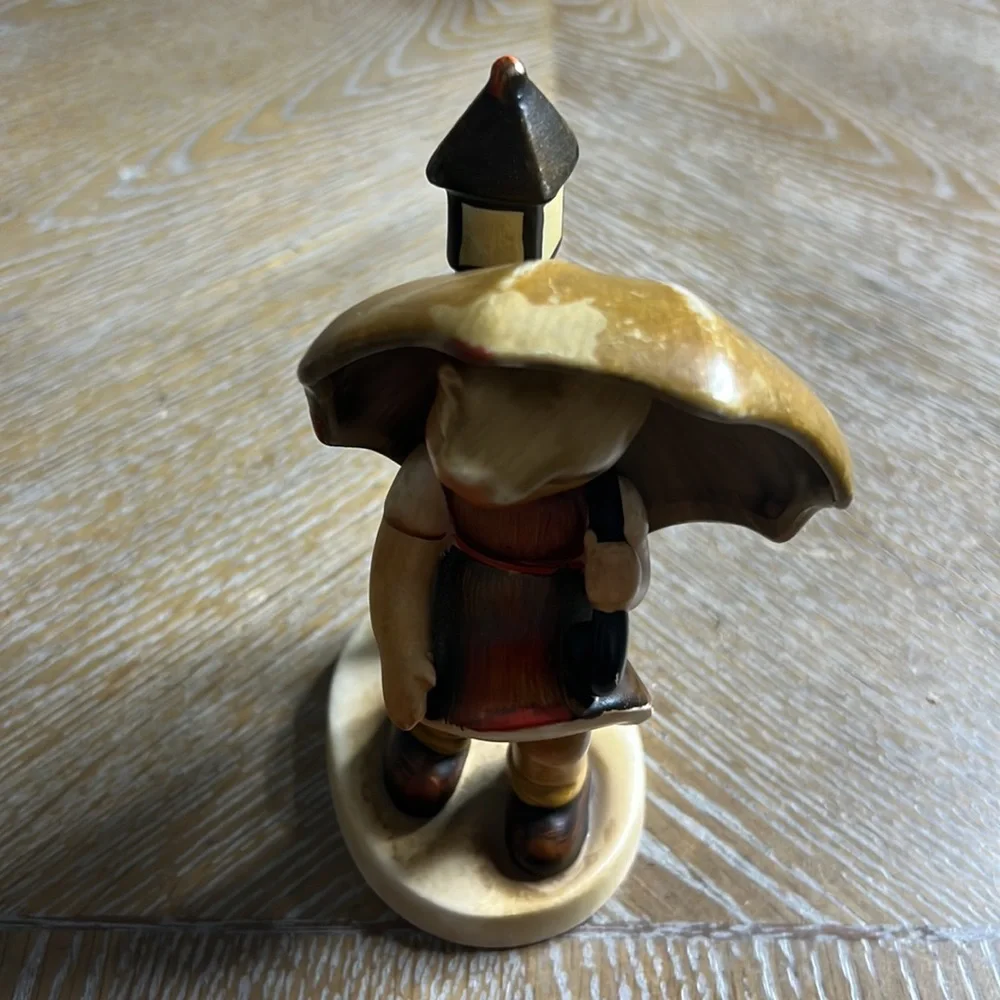 NAPCO April Showers Japanese Ceramic Collectable Figurine AH3F - Picture 3 of 10